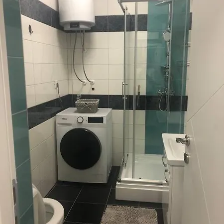 Cozy In At Perfect Location Apartment