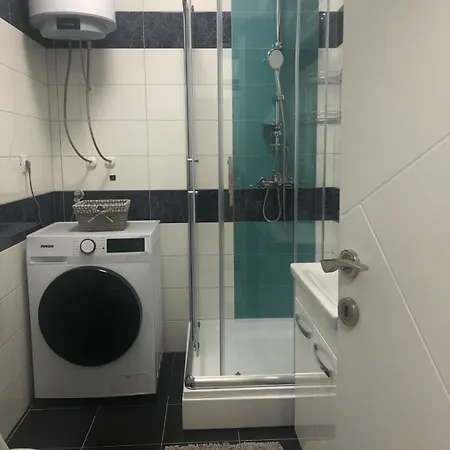 Cozy In At Perfect Location Apartment